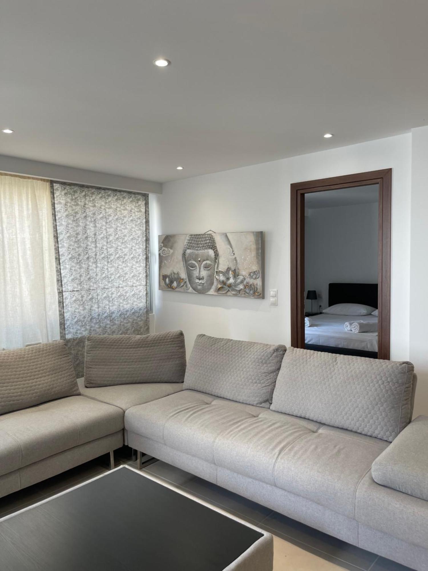 Spacious Athenian 2 Bedroom Apartment Next Metro And Museum Exterior photo