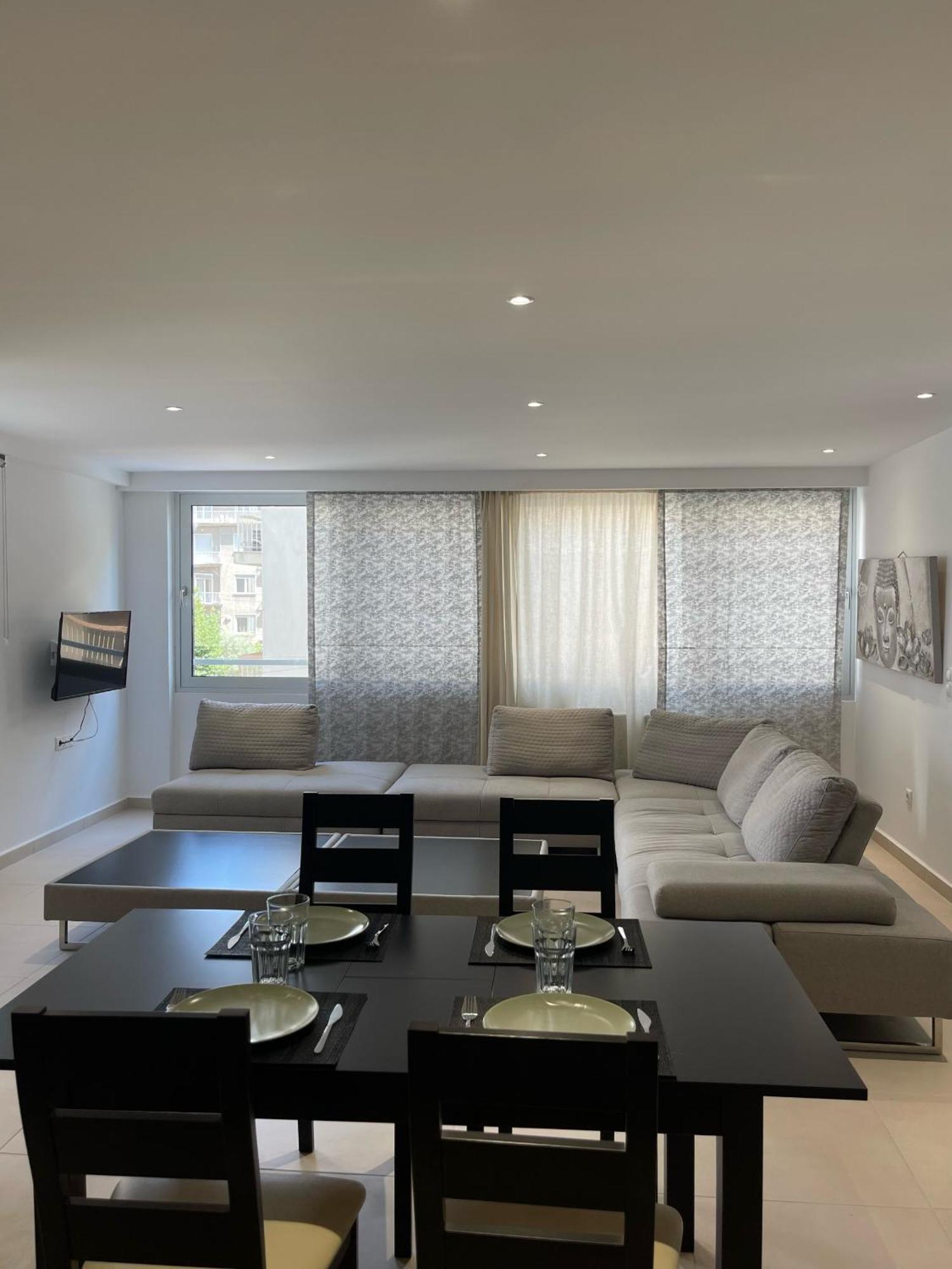Spacious Athenian 2 Bedroom Apartment Next Metro And Museum Exterior photo