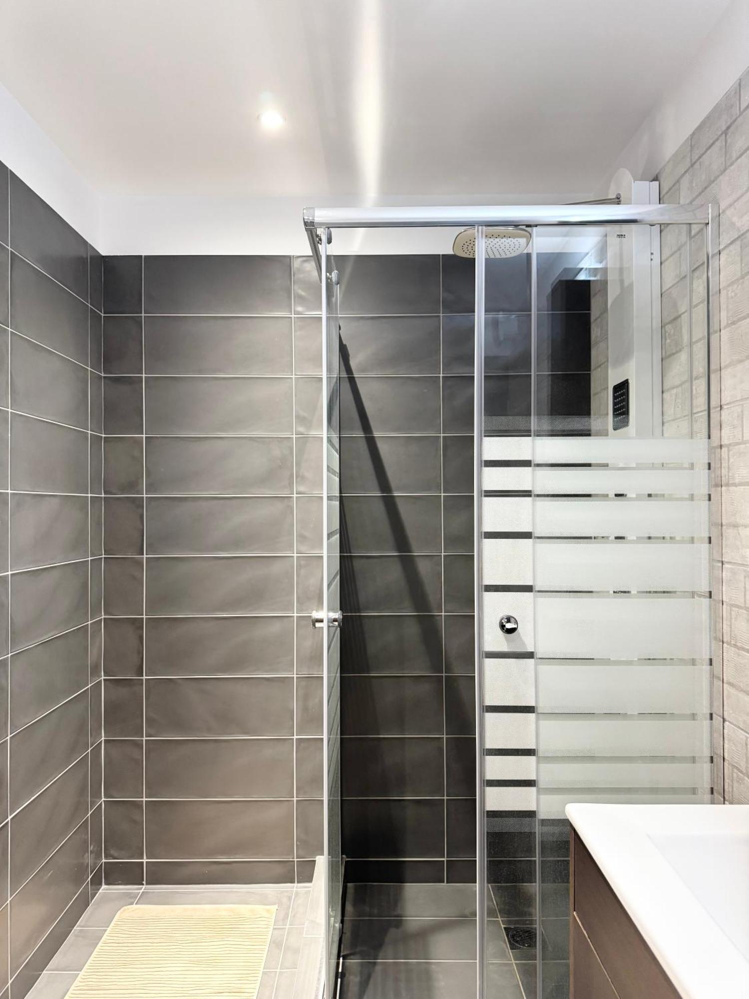 Spacious Athenian 2 Bedroom Apartment Next Metro And Museum Exterior photo