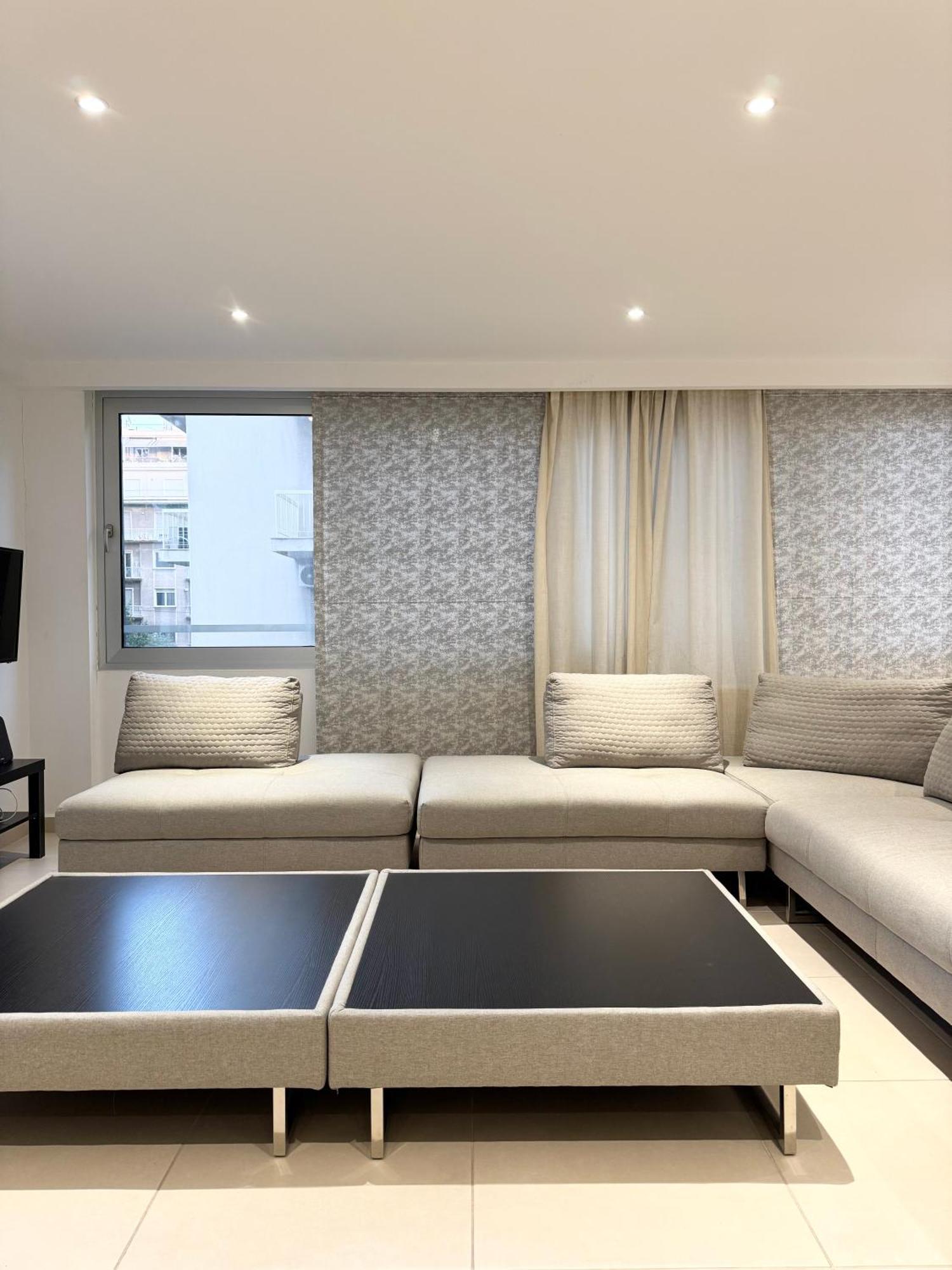 Spacious Athenian 2 Bedroom Apartment Next Metro And Museum Exterior photo